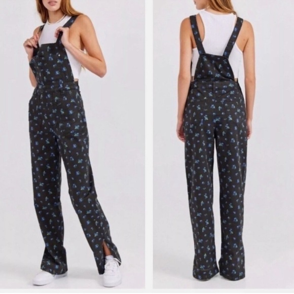 WeWoreWhat Pants - WeWoreWhat Women's Slouchy Slit Overalls In Watercolor
Ditsy Jumpsuit